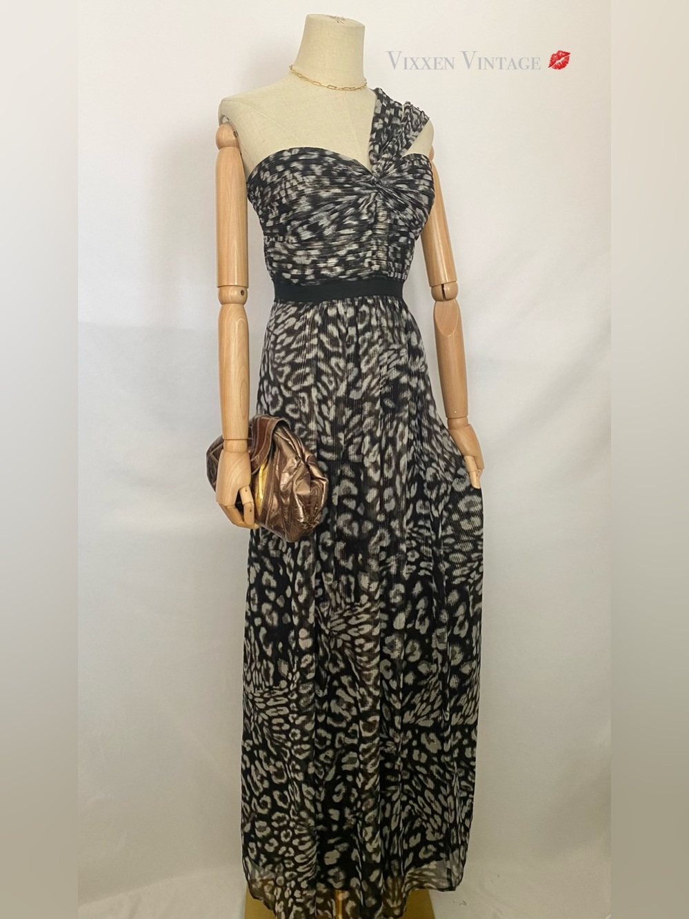 BCBGMAXAZRIA ‘INGA ONE SHOULDER CHIFFON GOWN’ IN BLACK COMBO
